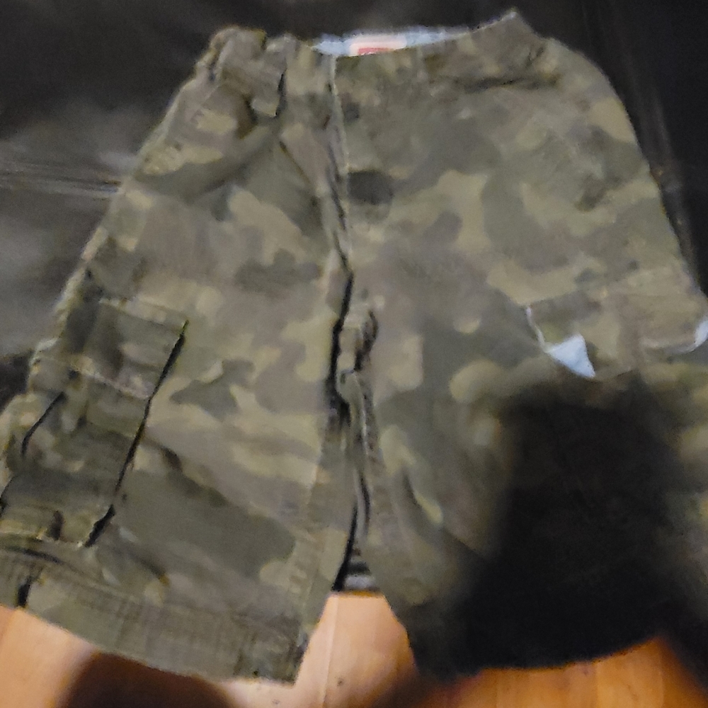 Boys size 6 Levi shorts